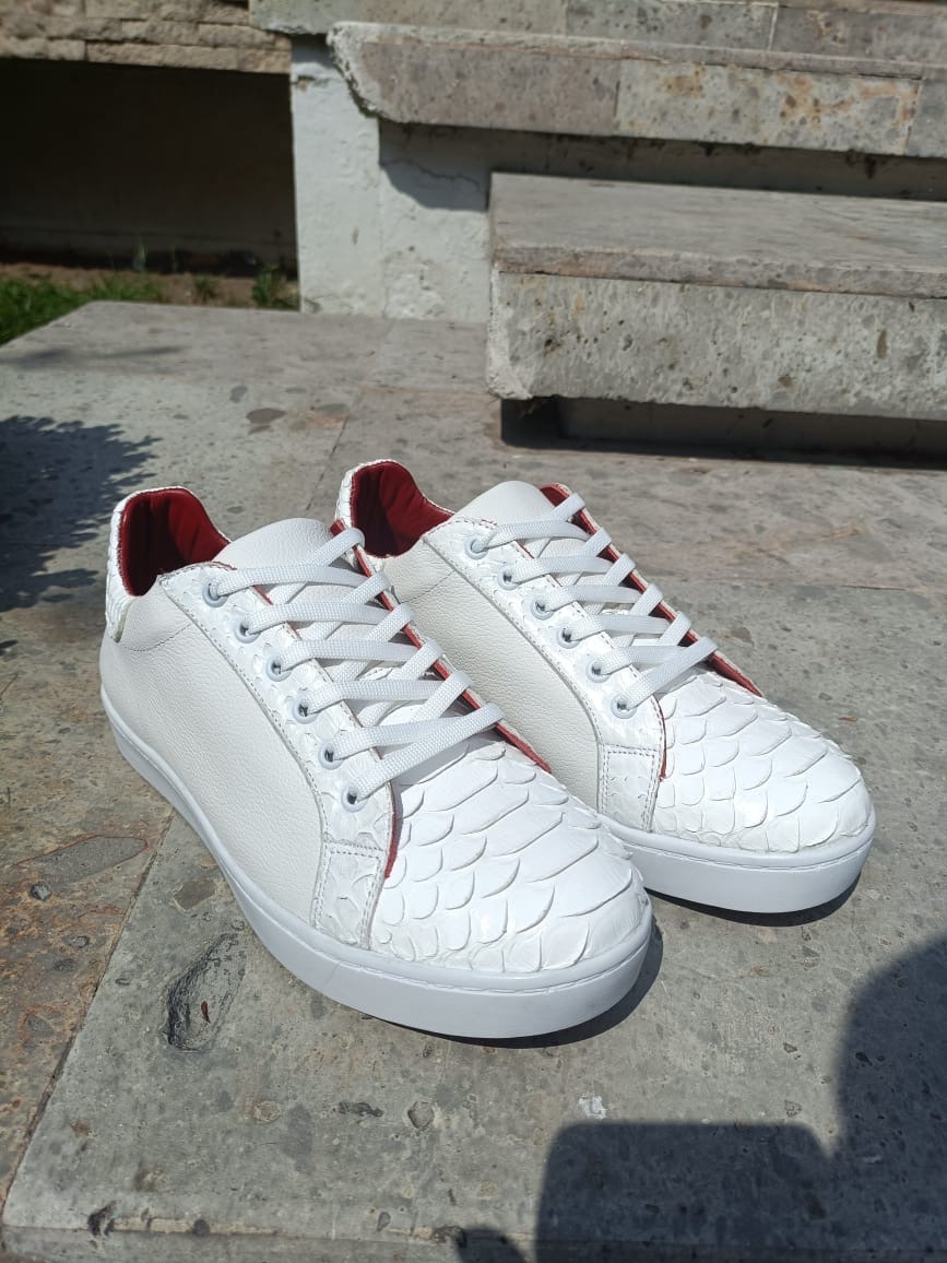 Tenis blanco con textura